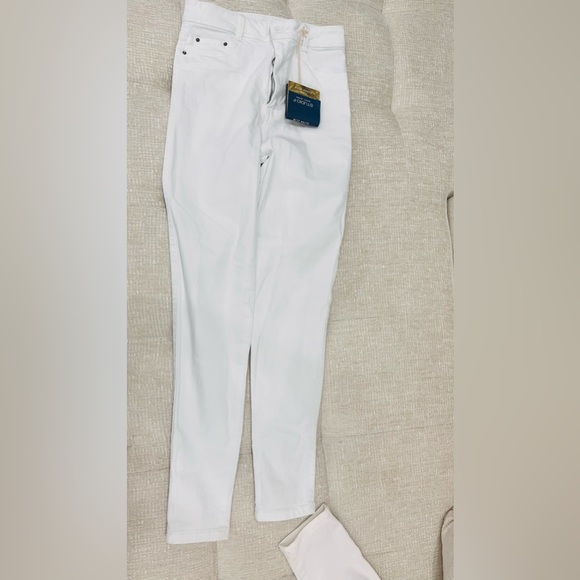 Studio F Colombia - Picture 2 of 2